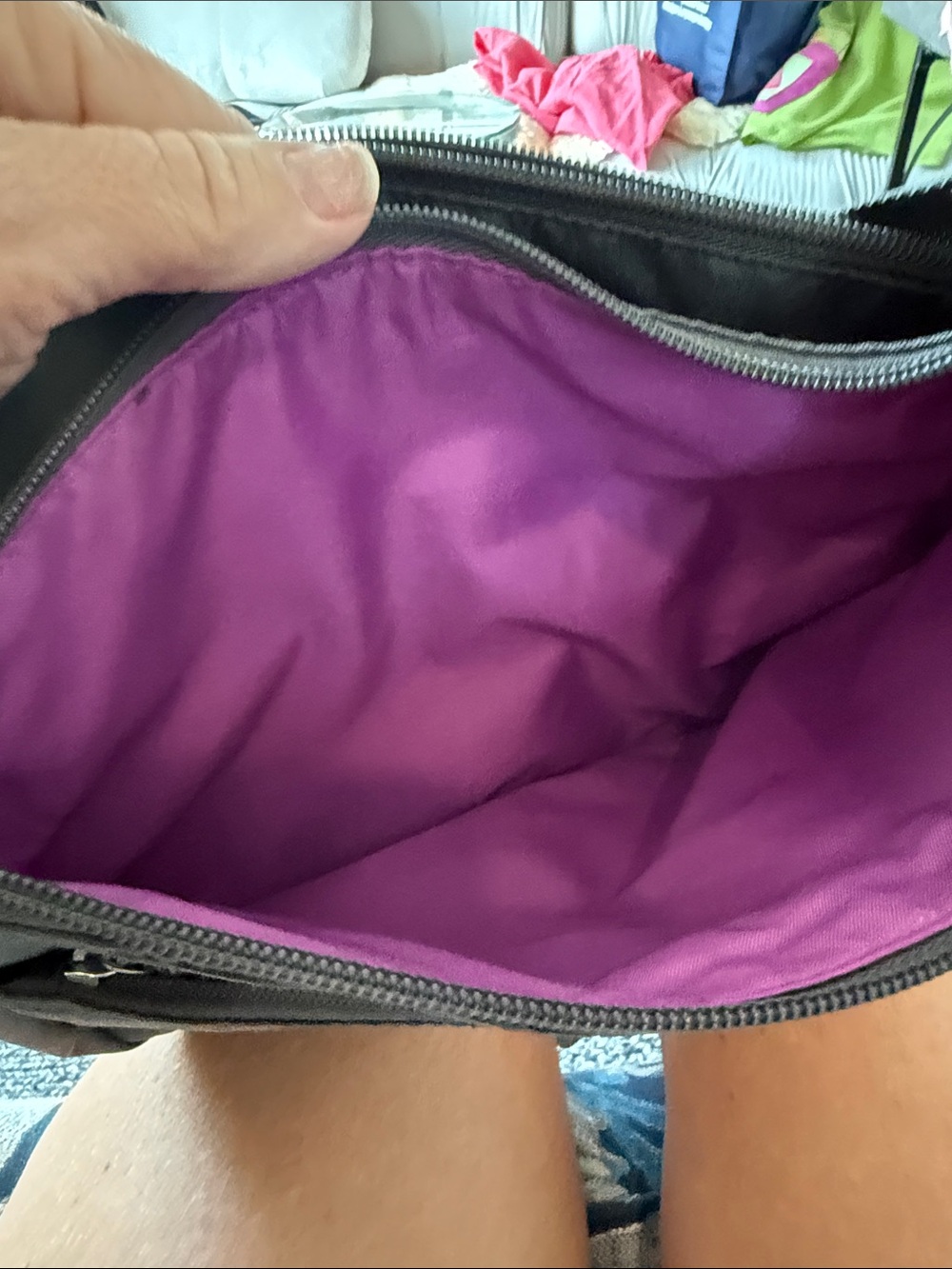 Baggallini cross body travel bag w lots of pockets and detachable small purse. - Picture 5 of 7